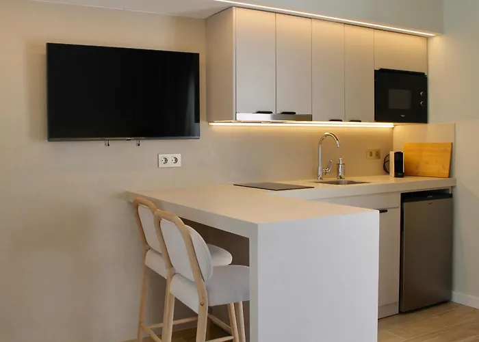 Makai Aparthotel 4*