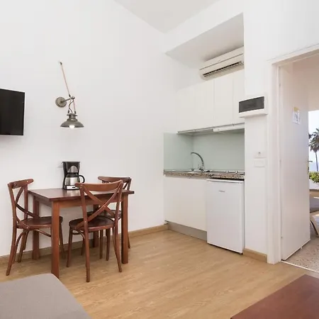 Makai Aparthotel 5*